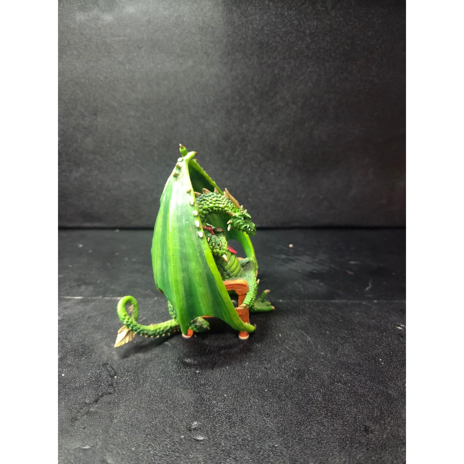 Hamilton Collection Foldin' Freddy, Hold'em or Fold'em Poker, Dragon Figure Flaw - Thumbnail 3