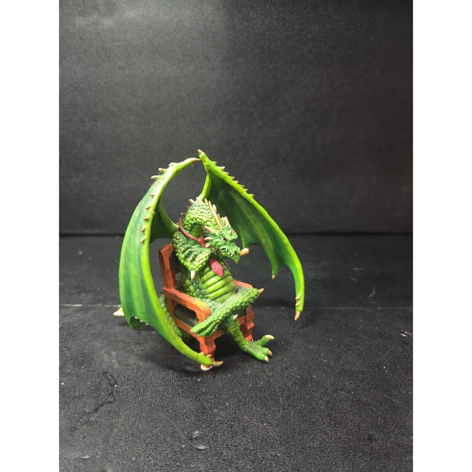 Hamilton Collection Foldin' Freddy, Hold'em or Fold'em Poker, Dragon Figure Flaw - Thumbnail 2