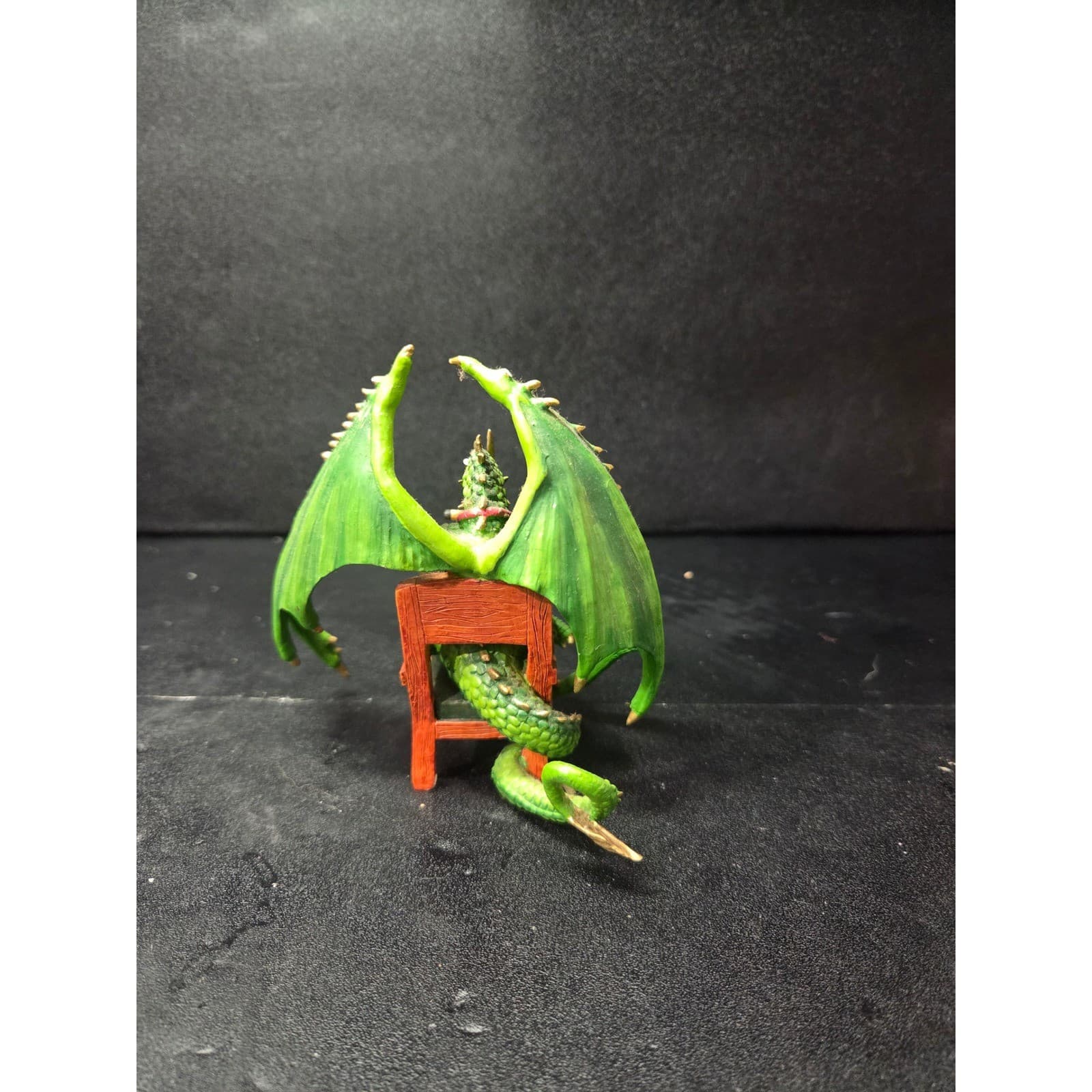 Hamilton Collection Foldin' Freddy, Hold'em or Fold'em Poker, Dragon Figure Flaw - Thumbnail 4