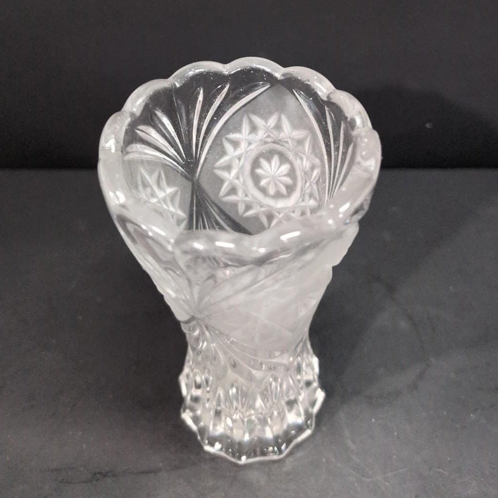 Hobstar Crystal Flare Vase, Star of David Cut Design, Frosted Flower Holder - Thumbnail 6