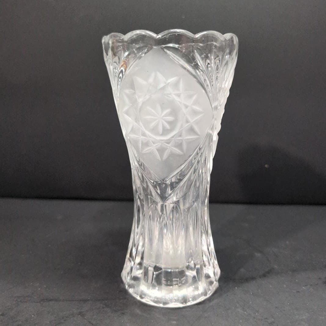 Hobstar Crystal Flare Vase, Star of David Cut Design, Frosted Flower Holder - Thumbnail 3