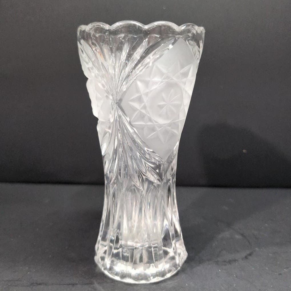 Hobstar Crystal Flare Vase, Star of David Cut Design, Frosted Flower Holder - Thumbnail 5
