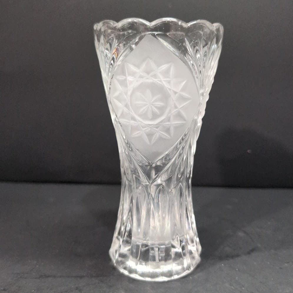 Hobstar Crystal Flare Vase, Star of David Cut Design, Frosted Flower Holder - Thumbnail 2