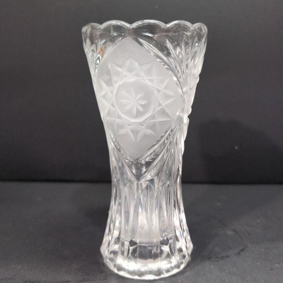 Hobstar Crystal Flare Vase, Star of David Cut Design, Frosted Flower Holder - Thumbnail 4