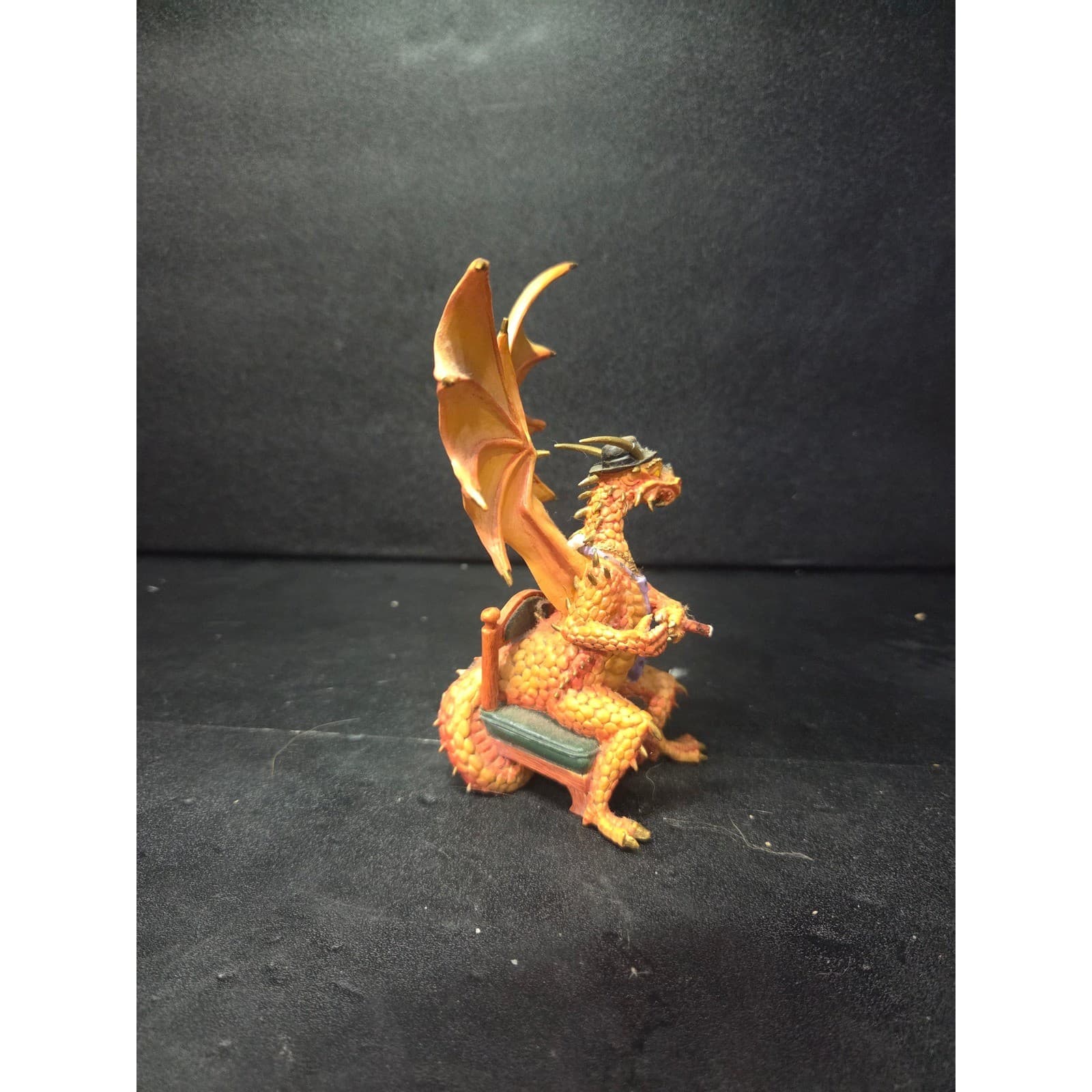 The Hamilton Collection "Cheatin' Charlie" Dragon, Hold'em Or Fold'em Figurine - Thumbnail 3