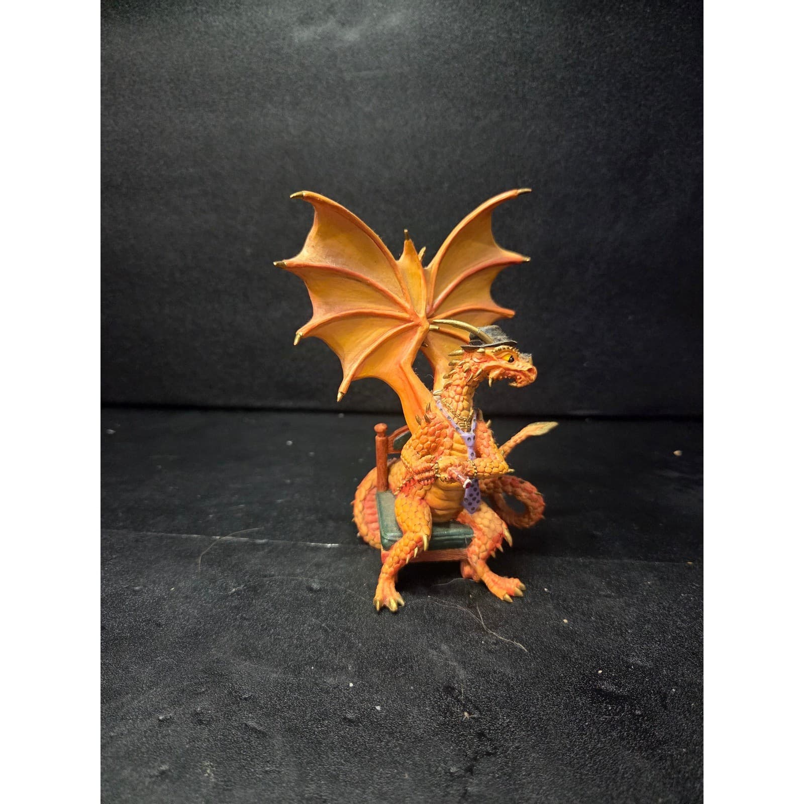 The Hamilton Collection "Cheatin' Charlie" Dragon, Hold'em Or Fold'em Figurine - Thumbnail 2