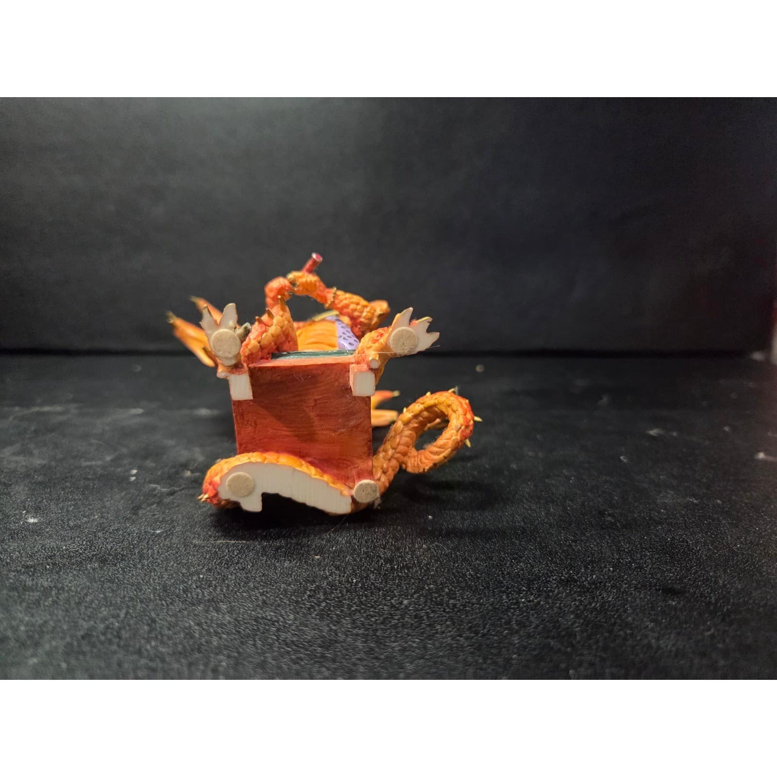 The Hamilton Collection "Cheatin' Charlie" Dragon, Hold'em Or Fold'em Figurine - Thumbnail 8