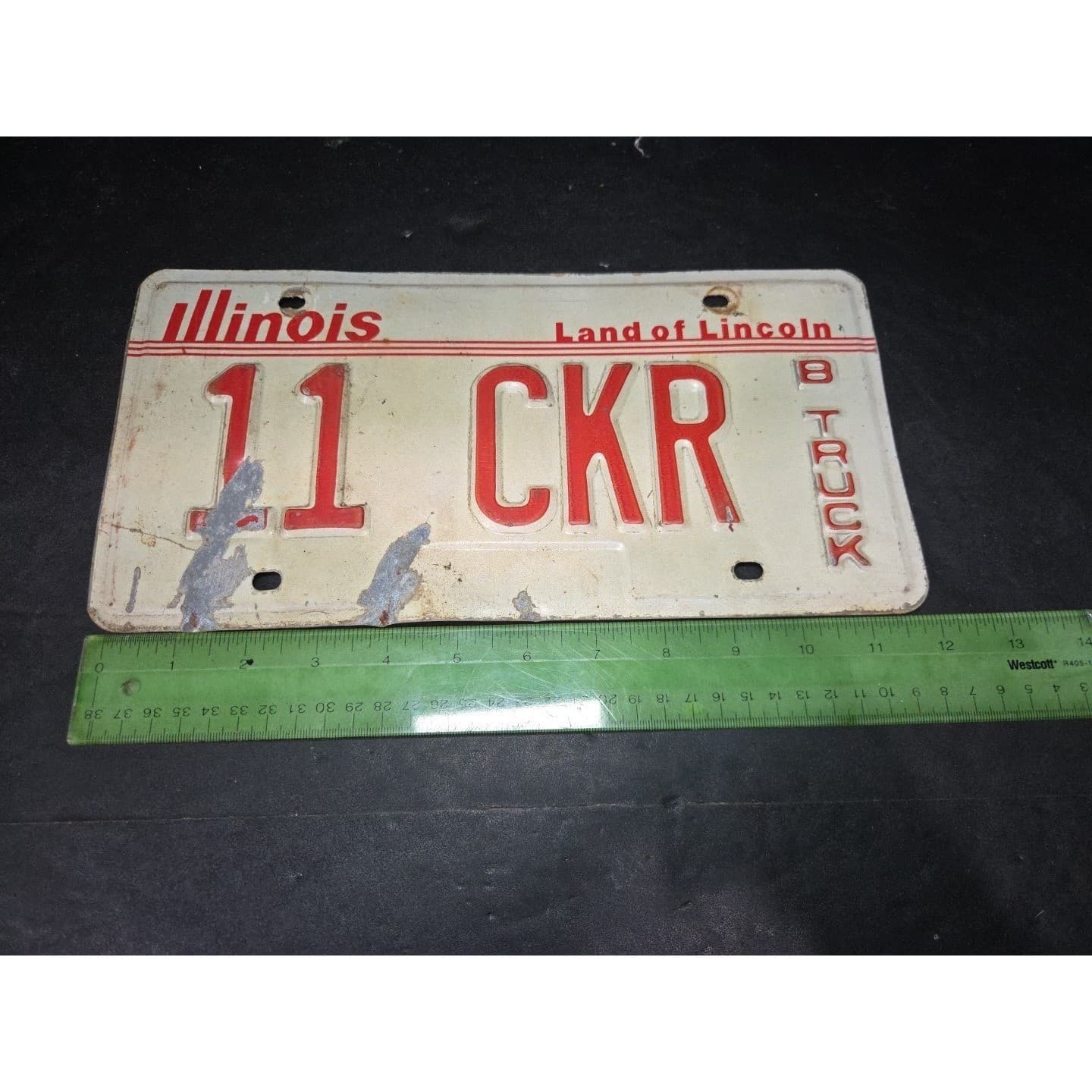 Illinois License Plate 11 CKR, Land of Lincoln B Truck, Red White Metal, Vintage - Thumbnail 4