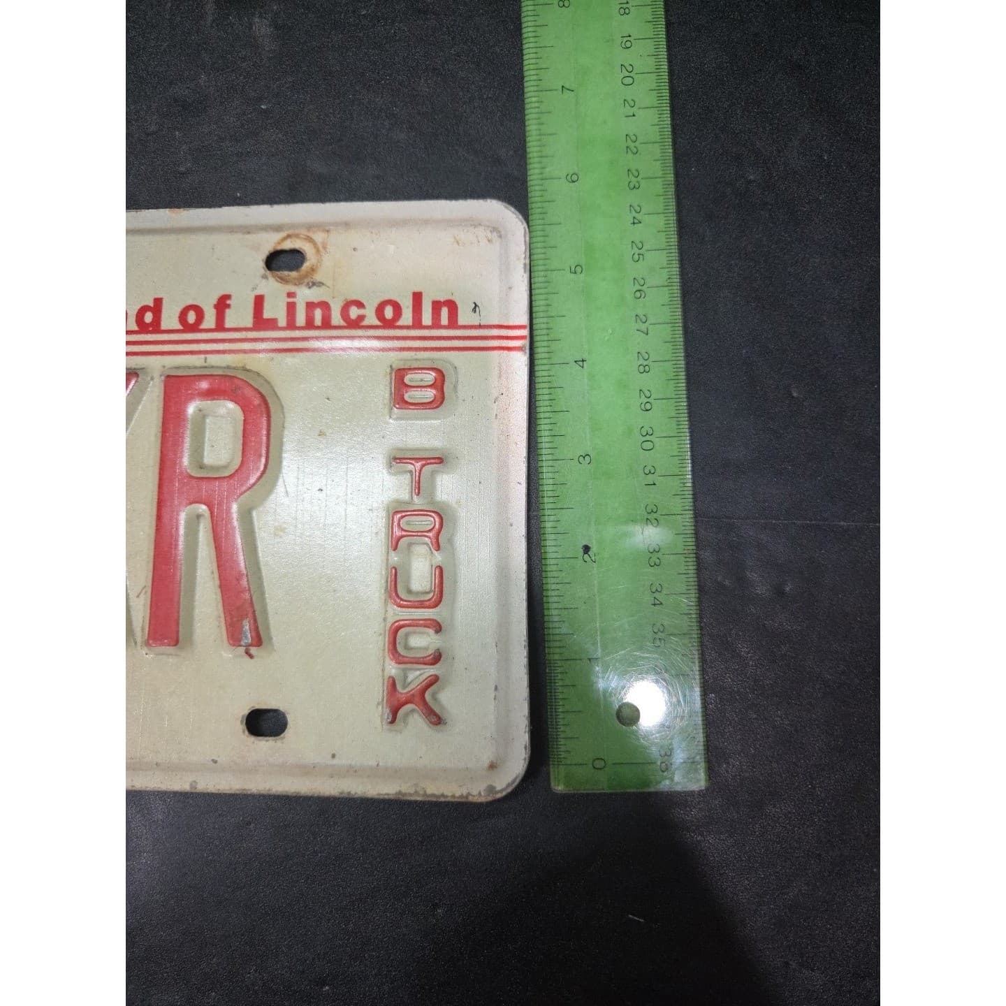 Illinois License Plate 11 CKR, Land of Lincoln B Truck, Red White Metal, Vintage - Thumbnail 5