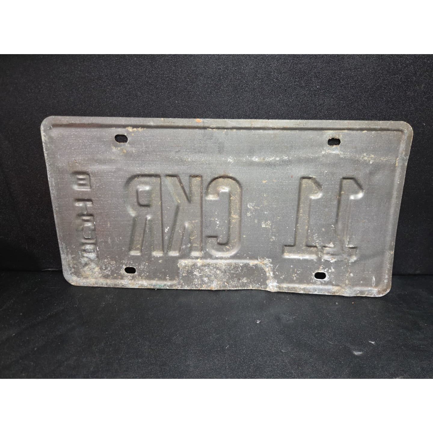 Illinois License Plate 11 CKR, Land of Lincoln B Truck, Red White Metal, Vintage - Thumbnail 2