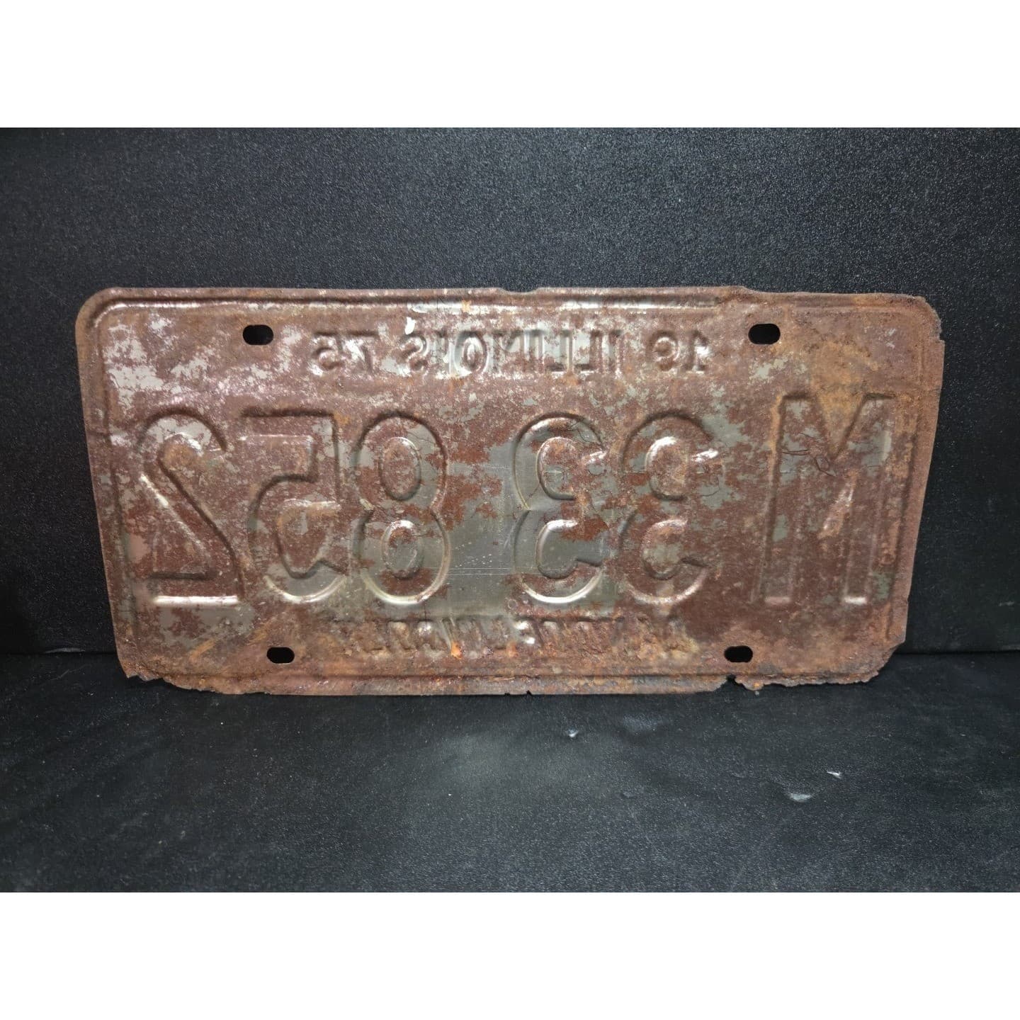 Illinois License Plate M 33 852, Land of Lincoln, Yellow Black Rustic, 1975 - Thumbnail 2