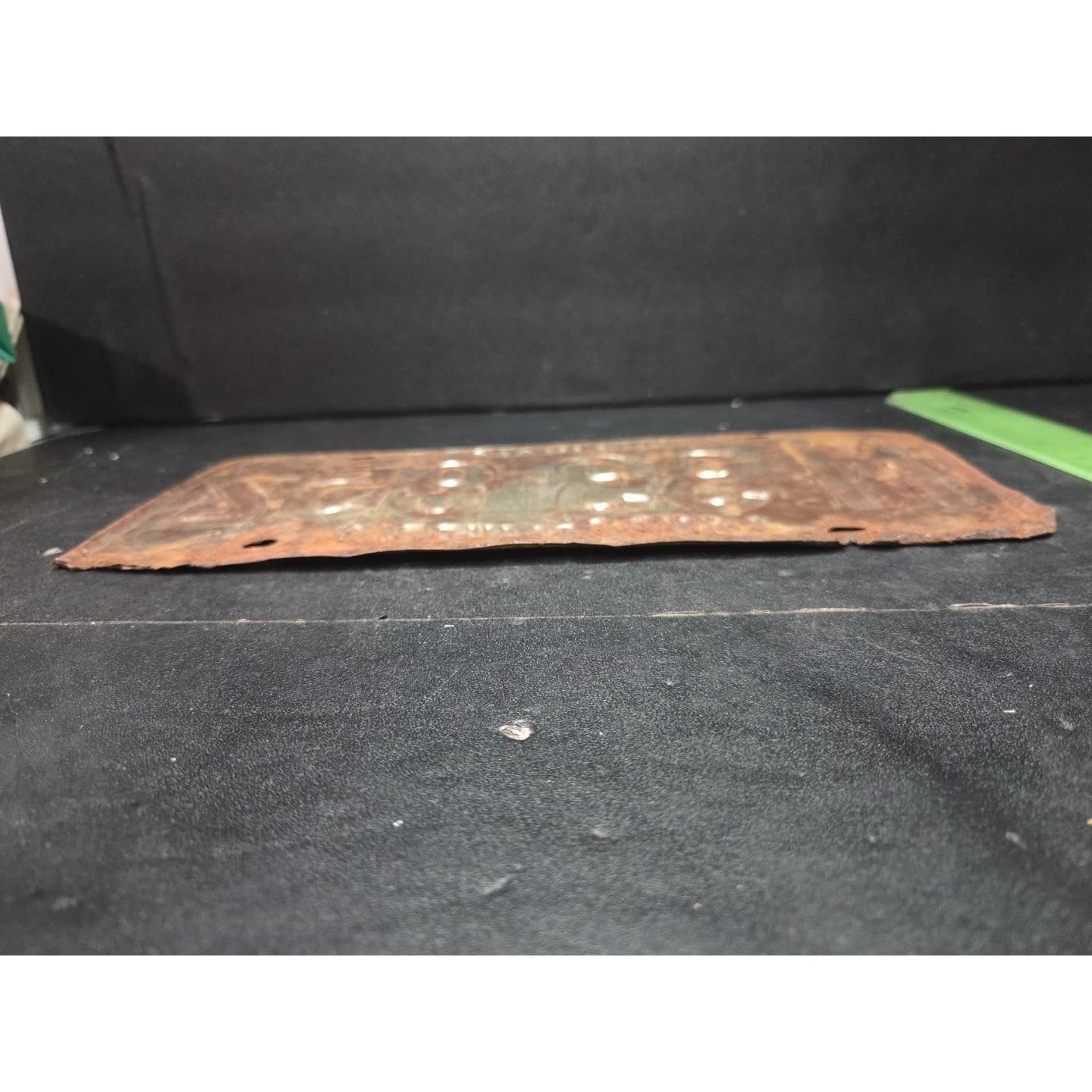 Illinois License Plate M 33 852, Land of Lincoln, Yellow Black Rustic, 1975 - Thumbnail 3