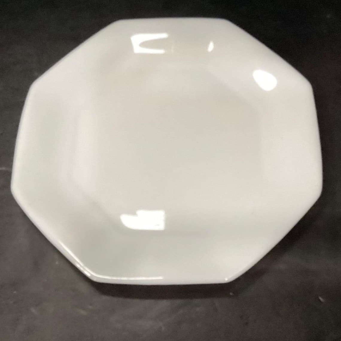 Arcopal France Novoctime White Milk Glass Dinner Plates, Set of 2 Vintage Dishes - Thumbnail 3