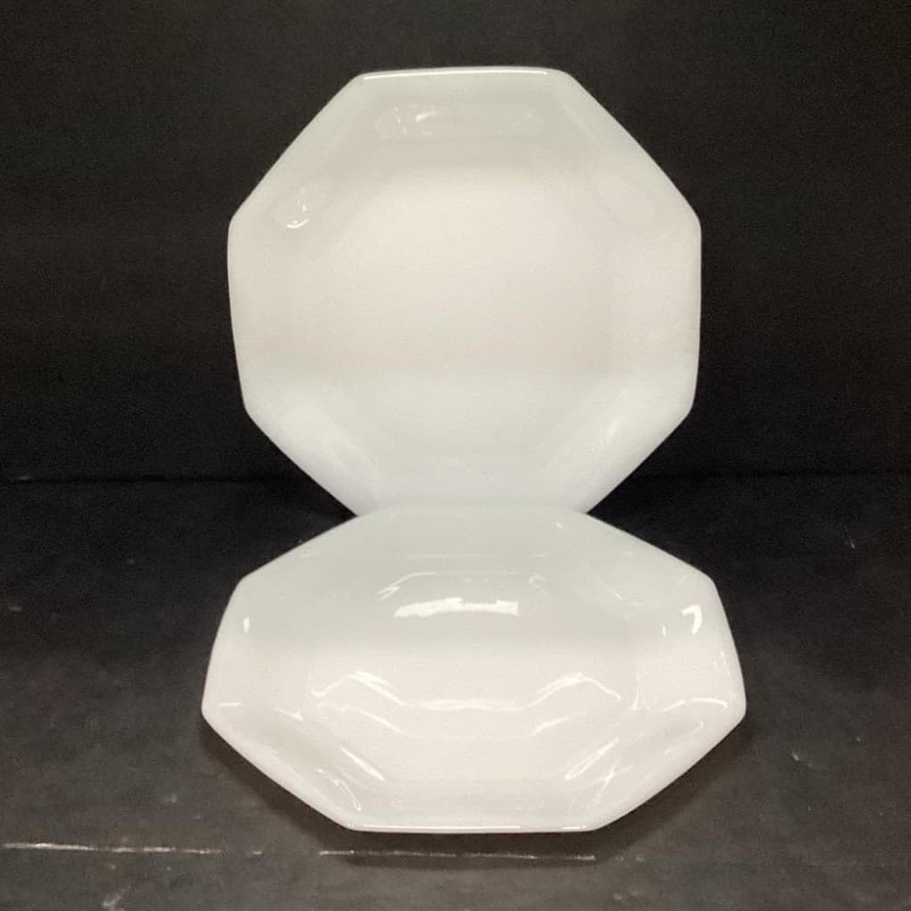 Arcopal France Novoctime White Milk Glass Dinner Plates, Set of 2 Vintage Dishes - Thumbnail 2