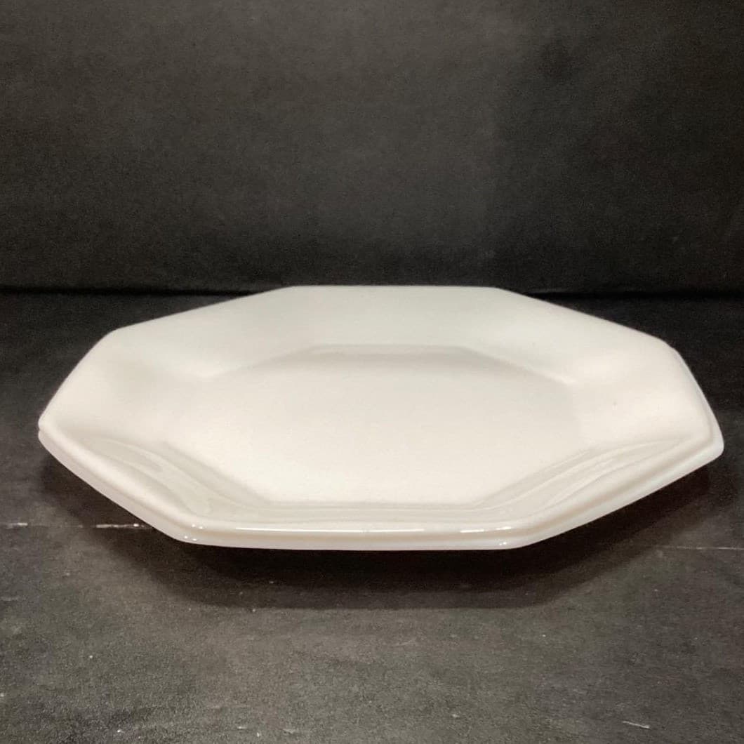 Arcopal France Novoctime White Milk Glass Dinner Plates, Set of 2 Vintage Dishes - Thumbnail 8