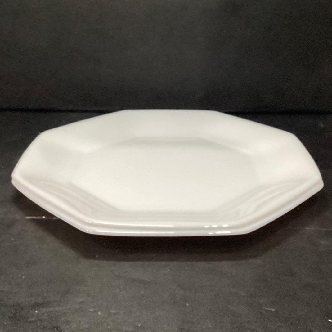 Arcopal France Novoctime White Milk Glass Dinner Plates, Set of 2 Vintage Dishes - Thumbnail 7
