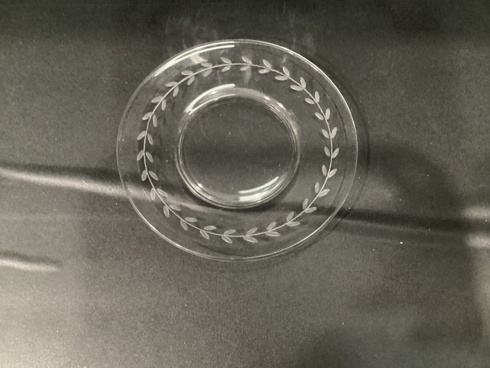 Anchor Hocking Laurel Leaf Clear Glass Luncheon Salad Plates Set Of 4 Vintage 8” - Thumbnail 2