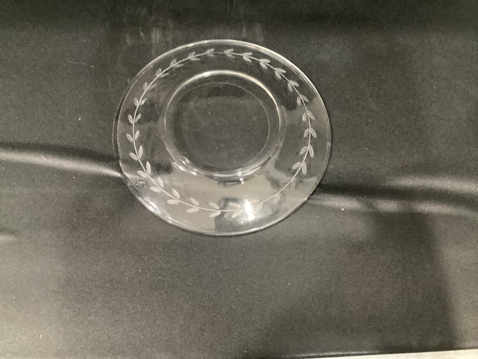Anchor Hocking Laurel Leaf Clear Glass Luncheon Salad Plates Set Of 4 Vintage 8” - Thumbnail 3