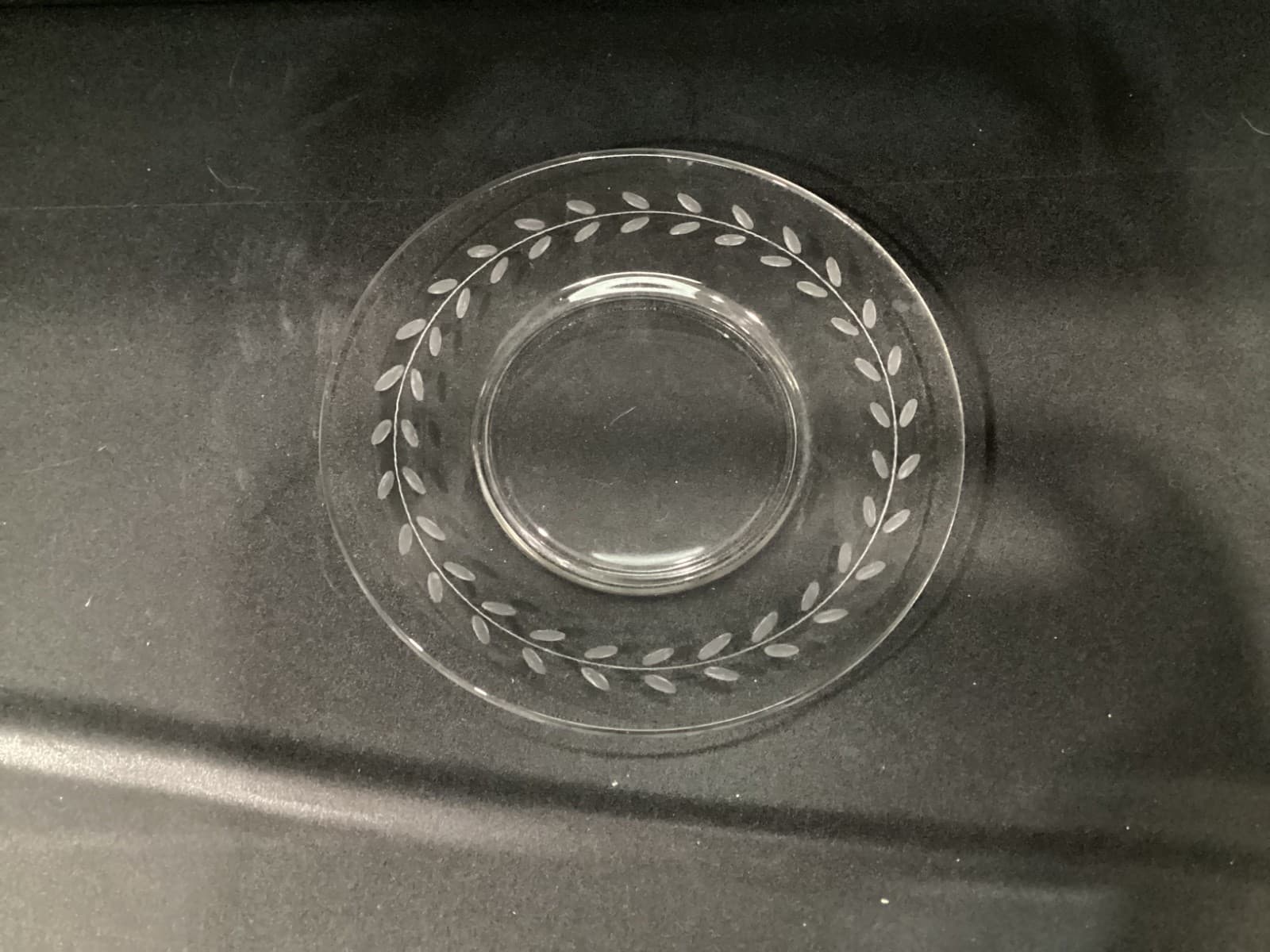 Anchor Hocking Laurel Leaf Clear Glass Luncheon Salad Plates Set Of 2 Vintage 8” - Thumbnail 2