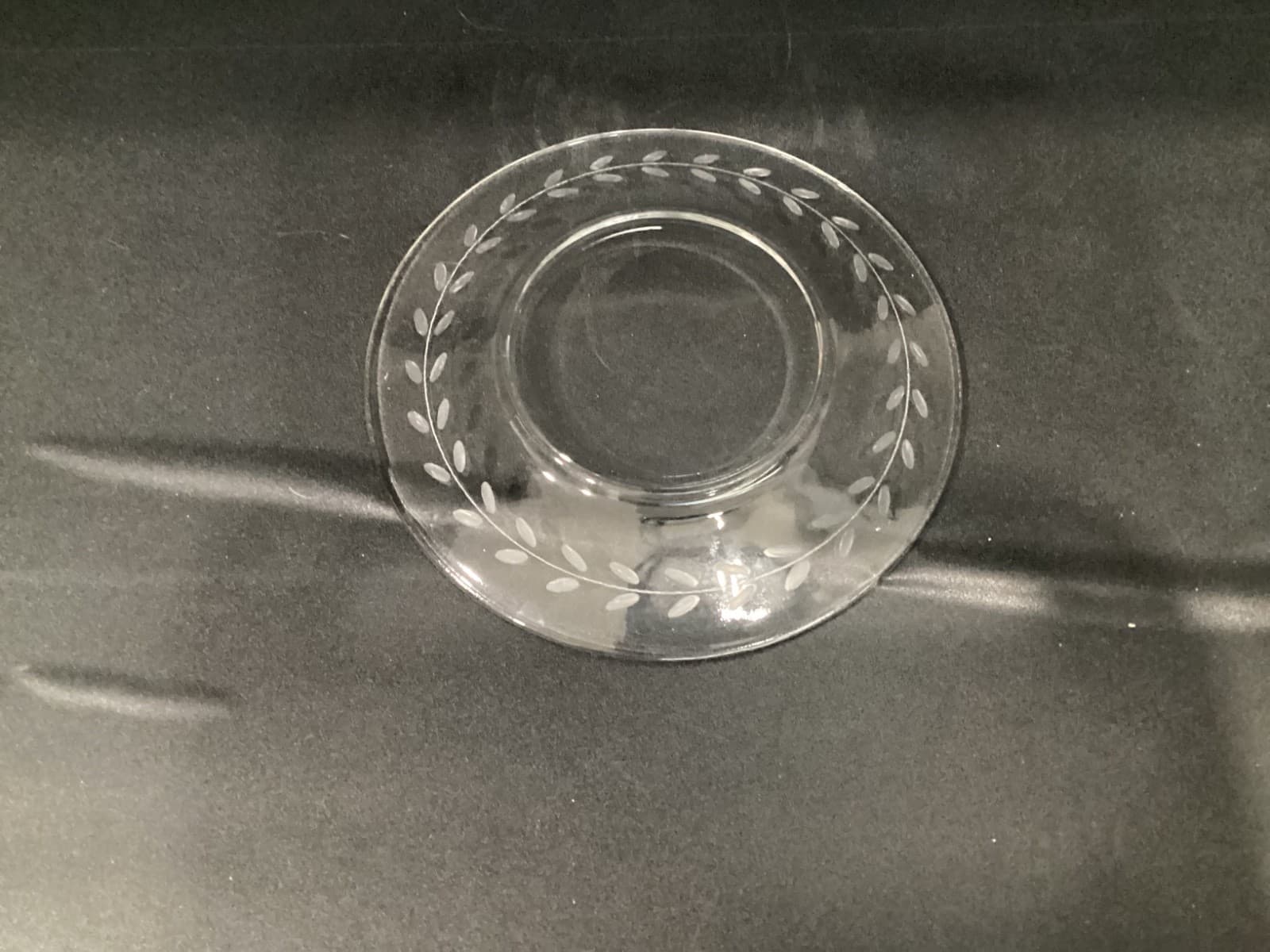 Anchor Hocking Laurel Leaf Clear Glass Luncheon Salad Plates Set Of 2 Vintage 8” - Thumbnail 3