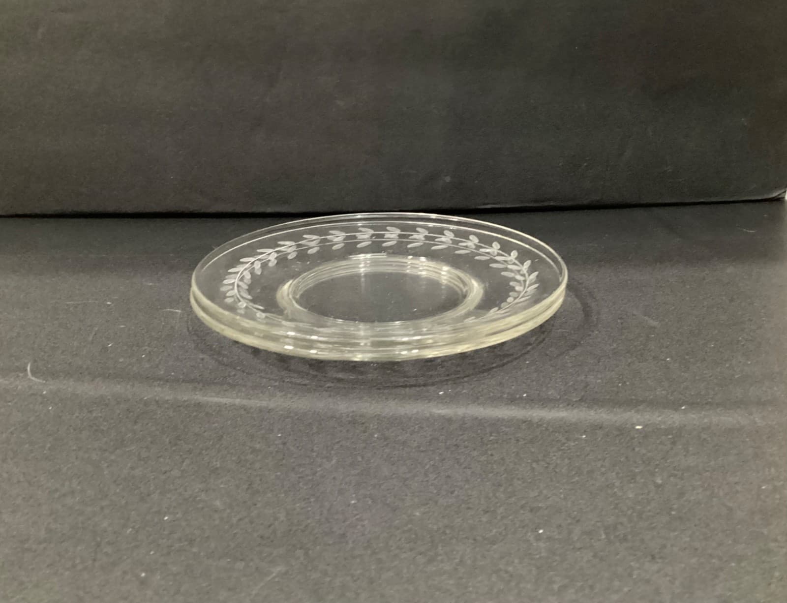 Anchor Hocking Laurel Leaf Clear Glass Luncheon Salad Plates Set Of 2 Vintage 8” - Thumbnail 6