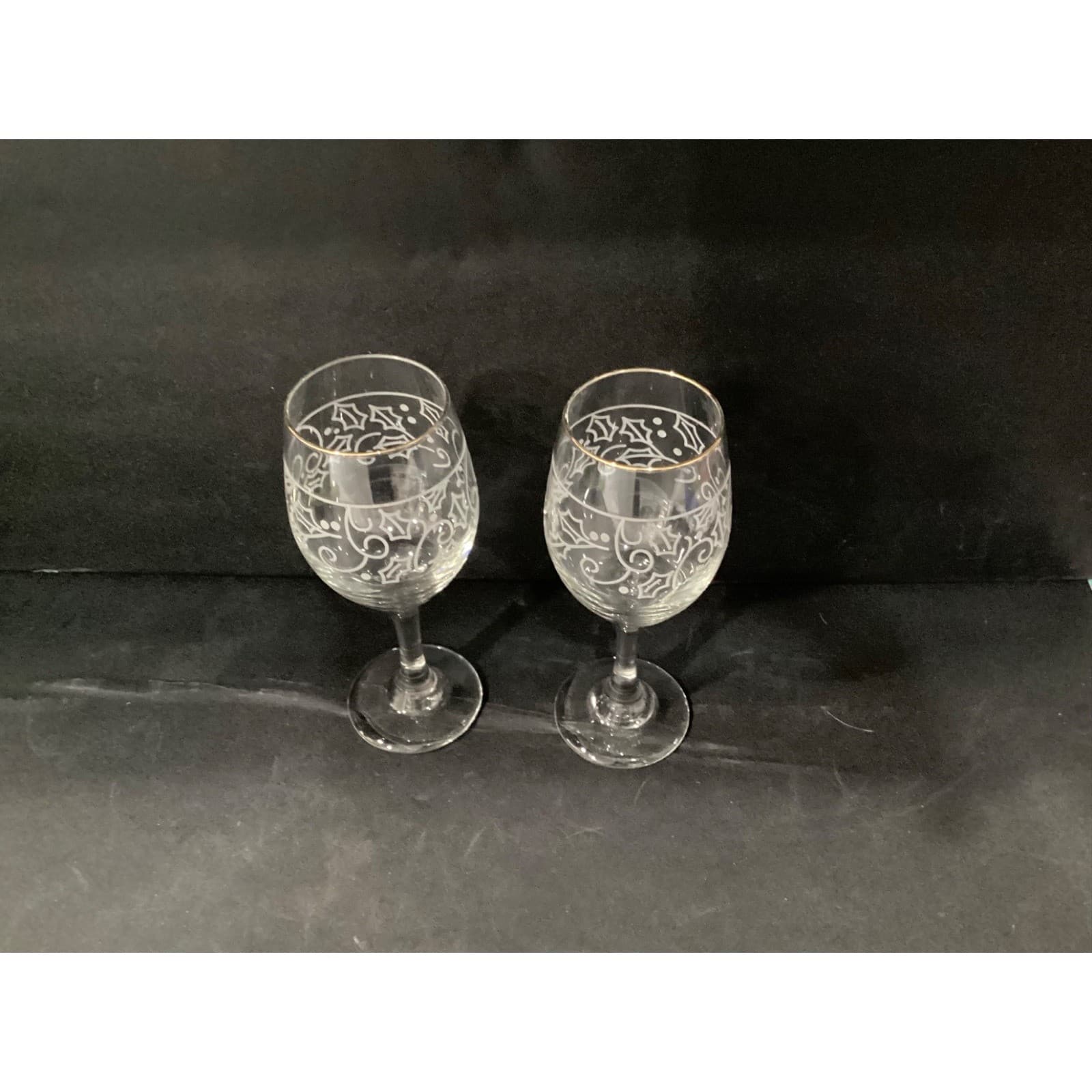Set of 2 Libbey Holiday Glasses Clear with White Holly Gold Rim Wine Glasses - Thumbnail 2
