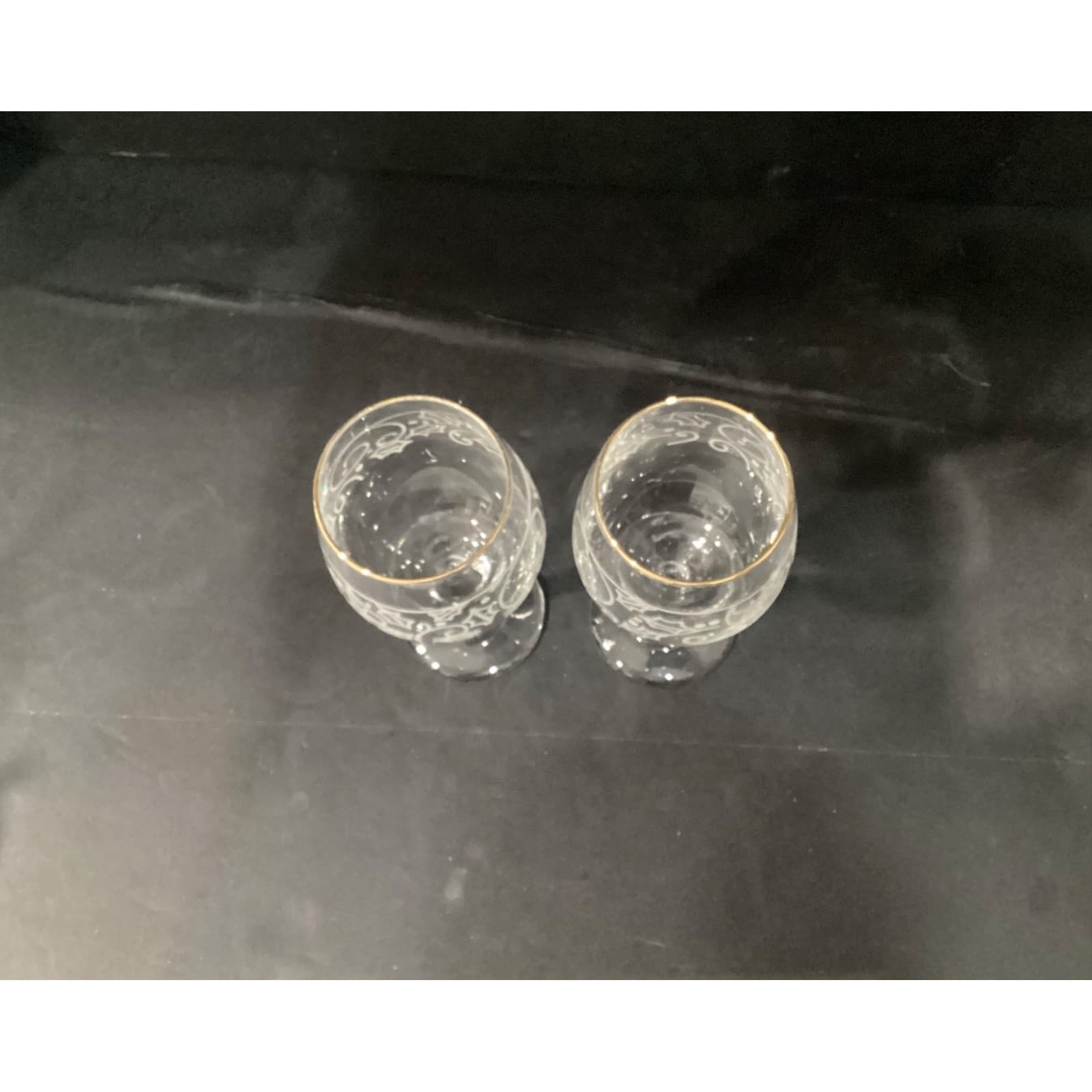 Set of 2 Libbey Holiday Glasses Clear with White Holly Gold Rim Wine Glasses - Thumbnail 3