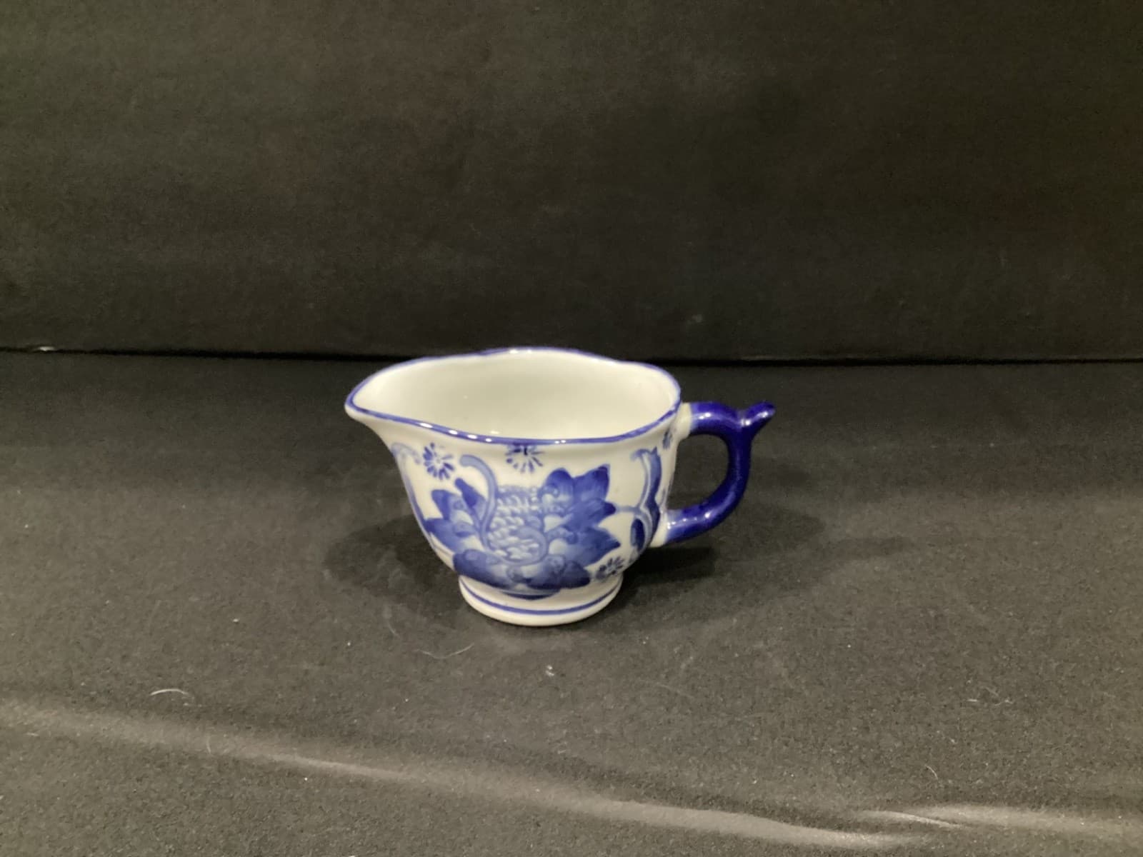 Lotus Floral Blue & White Ceramic Creamer Made In China Vintage Chinese - Thumbnail 9