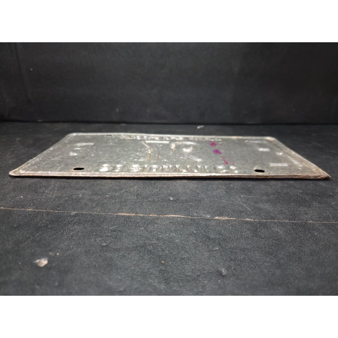 Illinois License Plate DL 97 D, Land of Lincoln, Red Cream Metal, Vintage 1986 - Thumbnail 3