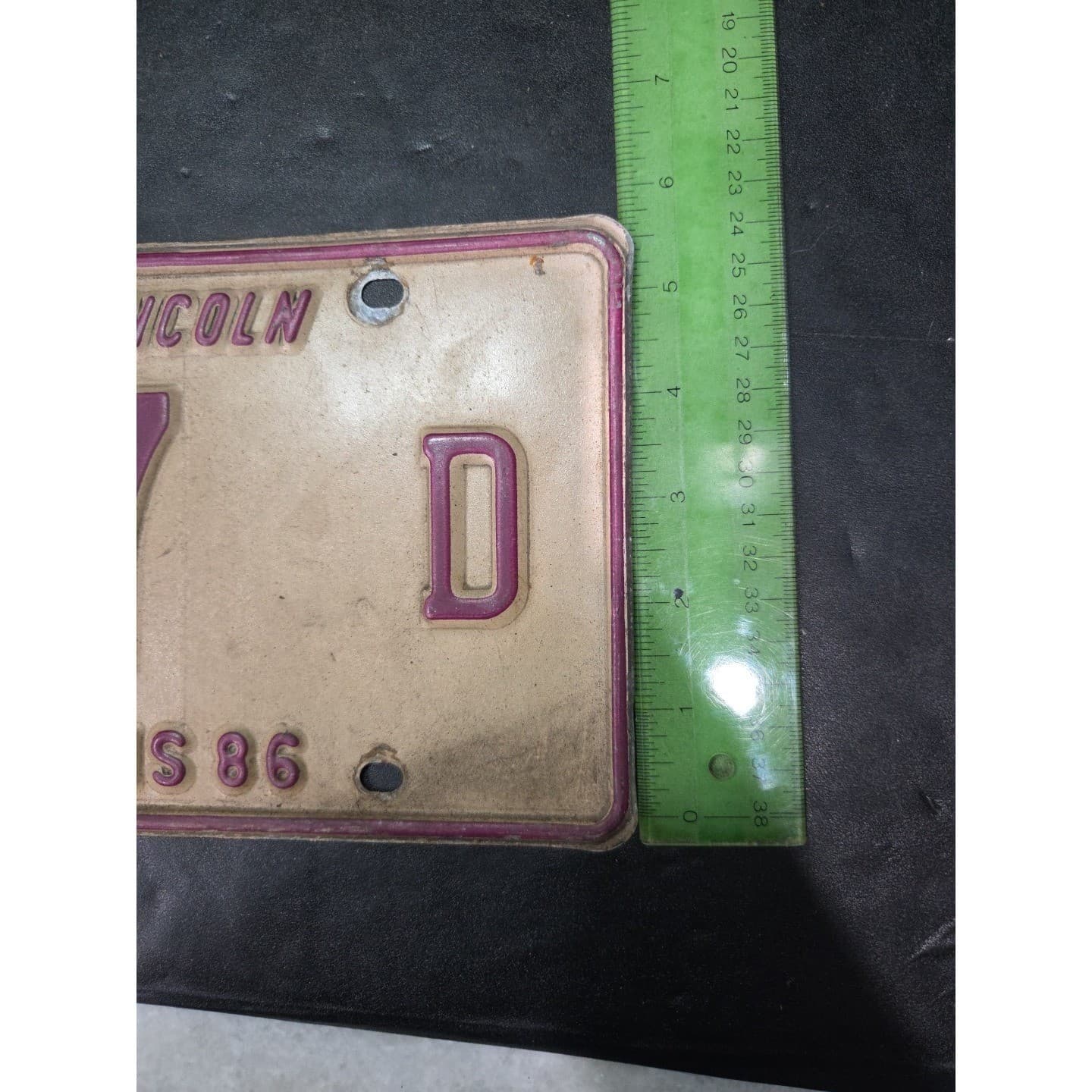 Illinois License Plate DL 97 D, Land of Lincoln, Red Cream Metal, Vintage 1986 - Thumbnail 5