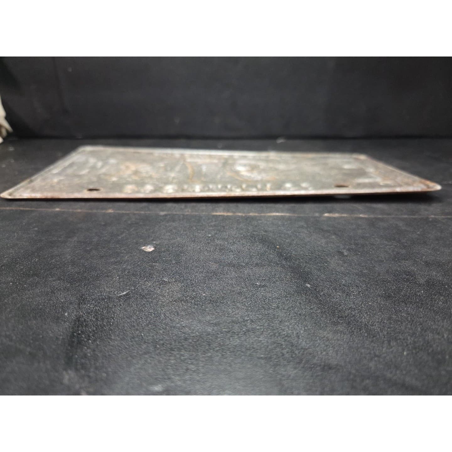 Illinois License Plate DL 97 W, Land of Lincoln, Red Cream Metal, Vintage 1986 - Thumbnail 3
