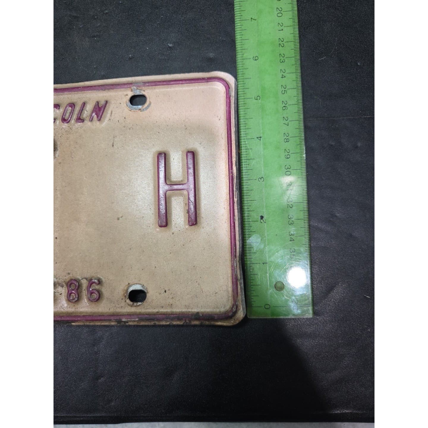 Illinois License Plate DL 97 H, Land of Lincoln, Maroon Cream Metal Vintate 1986 - Thumbnail 5