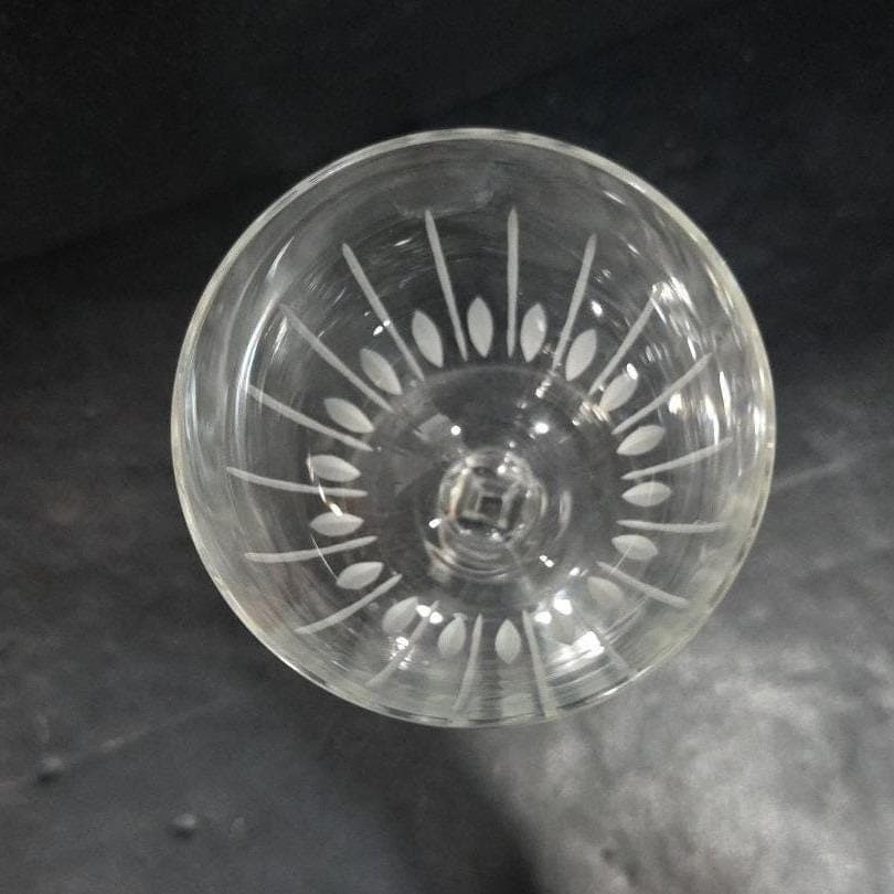 Floral Etched Wine Goblet, Vintage Leaf & Line Pattern, Clear Stemware Drinkware - Thumbnail 5