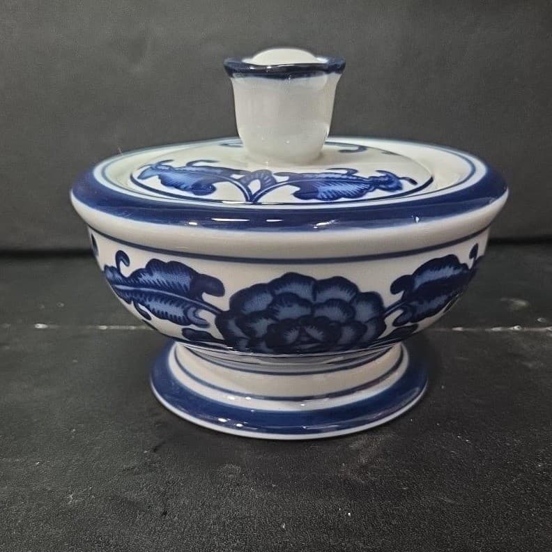 Bombay Company Blue & White Porcelain Lidded Sugar Bowl, Vintage Sweetener Jar - Thumbnail 3