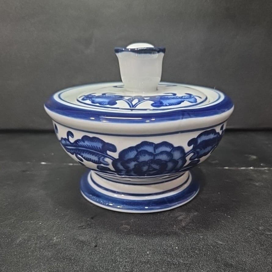 Bombay Company Blue & White Porcelain Lidded Sugar Bowl, Vintage Sweetener Jar - Thumbnail 5