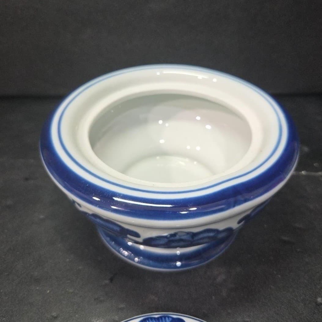 Bombay Company Blue & White Porcelain Lidded Sugar Bowl, Vintage Sweetener Jar - Thumbnail 7