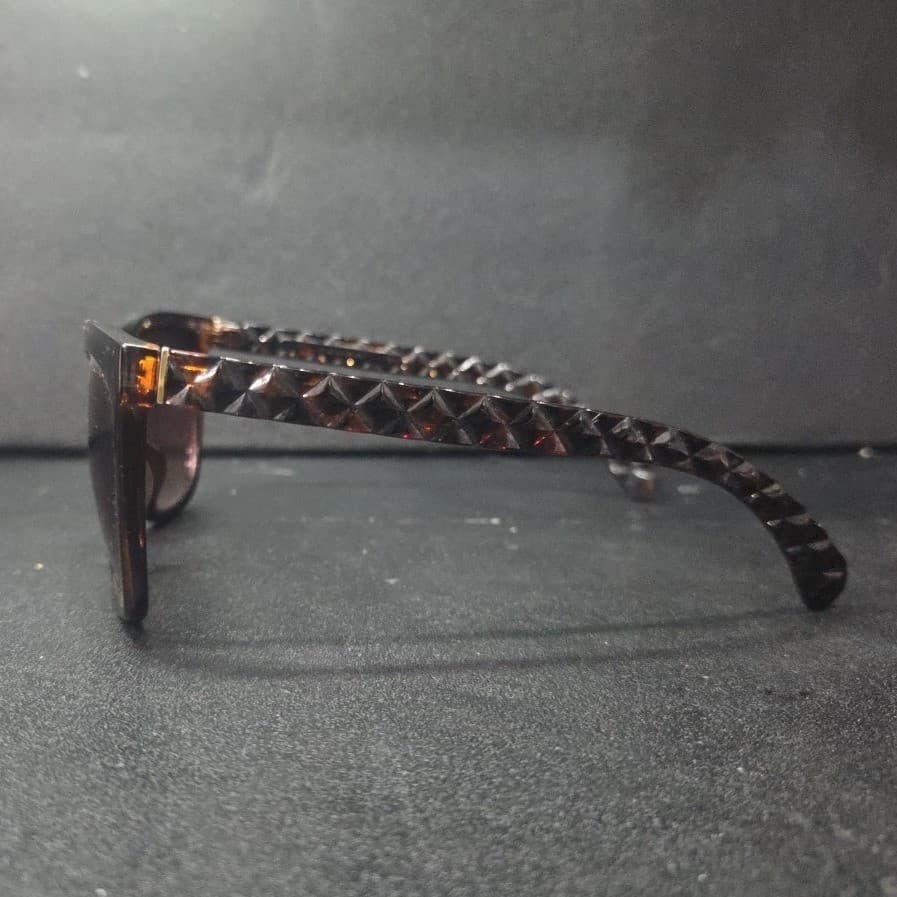 Tahari Women's Brown Tortoiseshell Cat Eye Sunglasses, Quilted Temples TH795 - Thumbnail 4