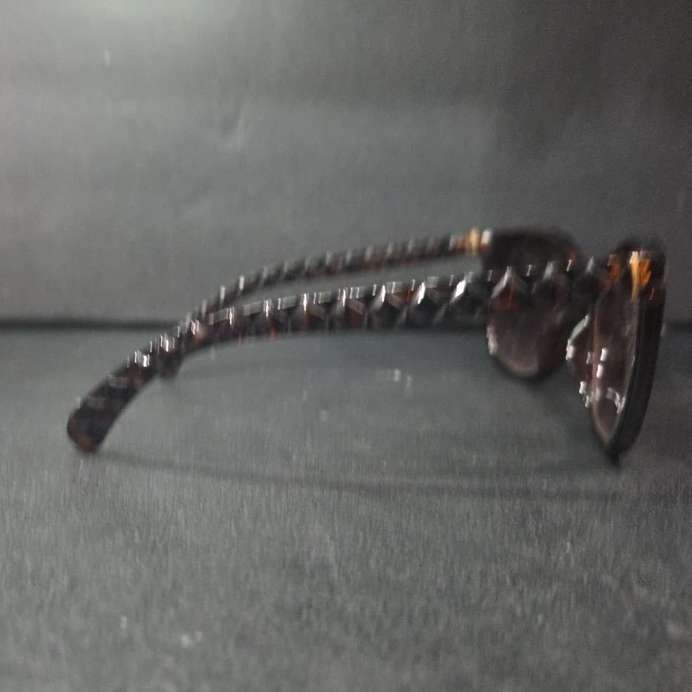 Tahari Women's Brown Tortoiseshell Cat Eye Sunglasses, Quilted Temples TH795 - Thumbnail 6