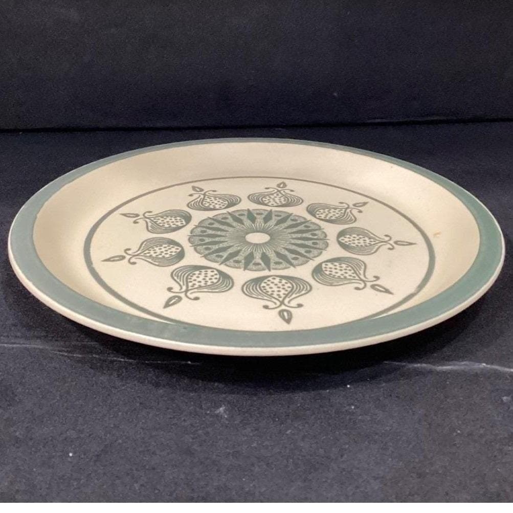 Canonsburg Pottery "Meadow Lane Green Onion" Dinner Plate, Vintage Pattern - Thumbnail 10