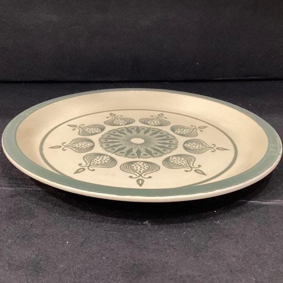 Canonsburg Pottery "Meadow Lane Green Onion" Dinner Plate, Vintage Pattern - Thumbnail 9