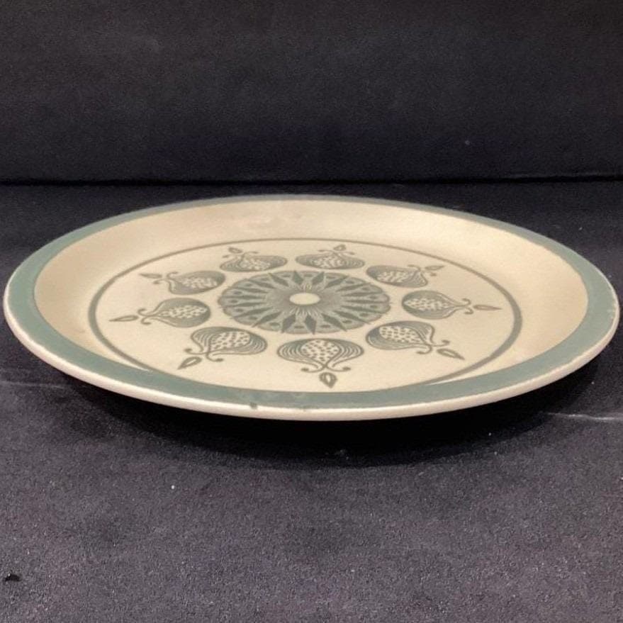Canonsburg Pottery "Meadow Lane Green Onion" Dinner Plate, Vintage Pattern - Thumbnail 8