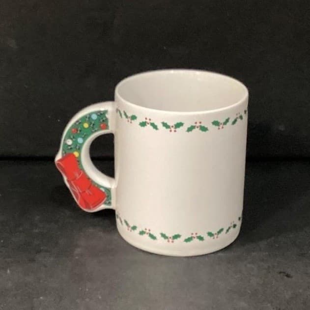 The Love Mug Christmas Santa Coffee Cup, Vintage Wreath Handled Design Drinkware - Thumbnail 4