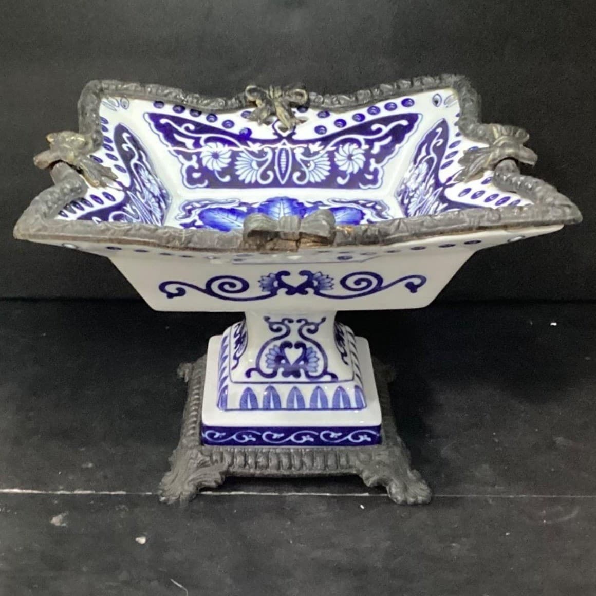 Bombay Company Blue & White Footed Bowl, Vintage Chinoiserie Ceramic, Brass Rim - Thumbnail 4