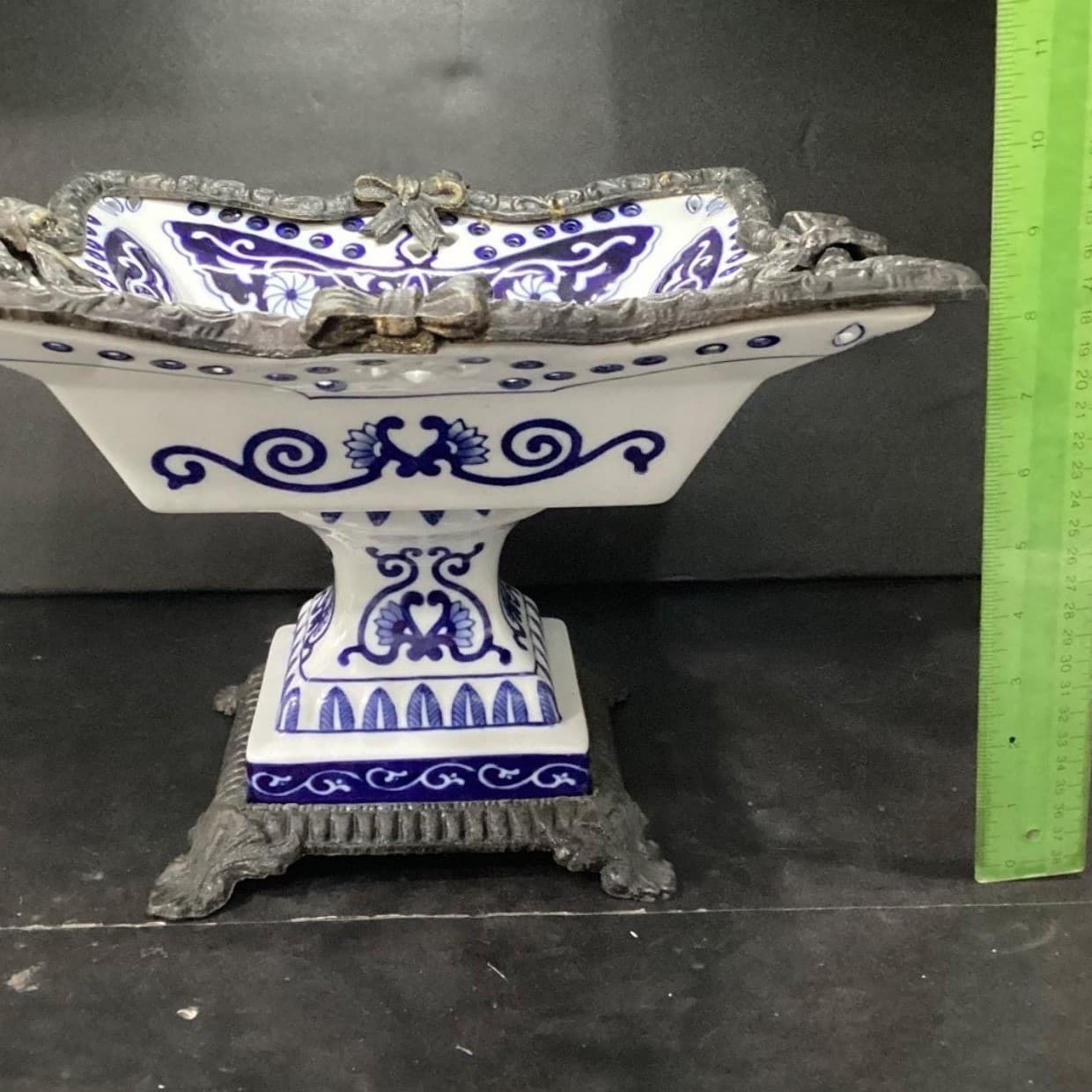 Bombay Company Blue & White Footed Bowl, Vintage Chinoiserie Ceramic, Brass Rim - Thumbnail 9