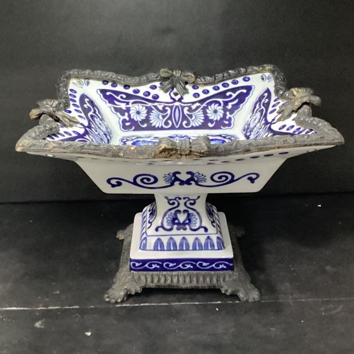 Bombay Company Blue & White Footed Bowl, Vintage Chinoiserie Ceramic, Brass Rim - Thumbnail 5