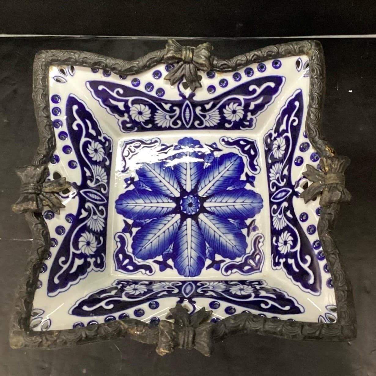 Bombay Company Blue & White Footed Bowl, Vintage Chinoiserie Ceramic, Brass Rim - Thumbnail 6