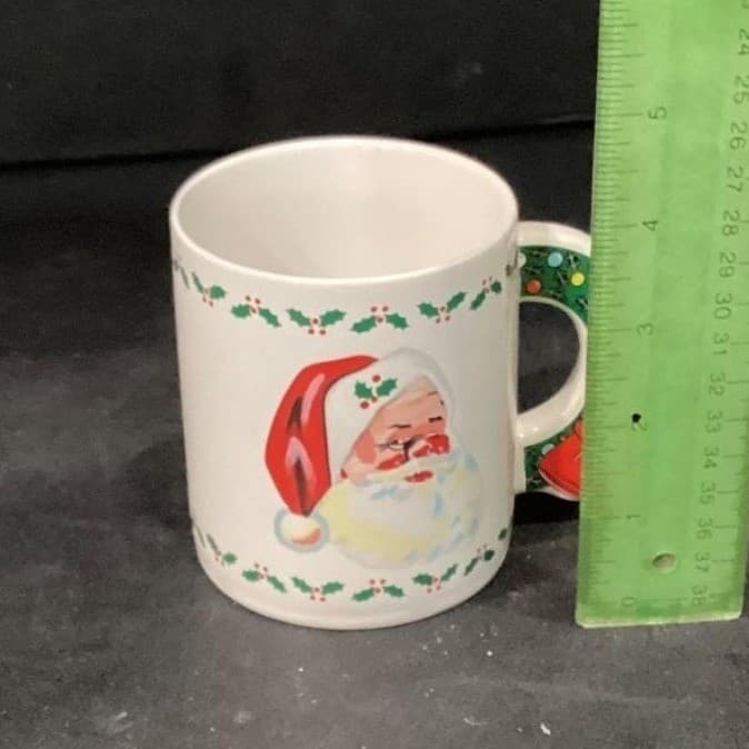 The Love Mug Christmas Santa Coffee Cup, Vintage Wreath Handled Design Drinkware - Thumbnail 6