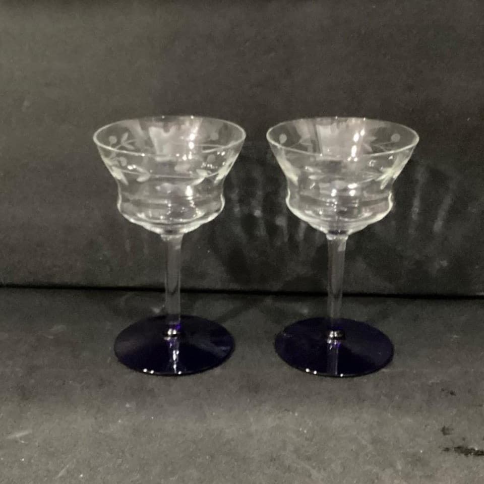 Weston Glass Style Wine Glasses, Set of 2, Vintage Cobalt Blue Etched Stemware - Thumbnail 10