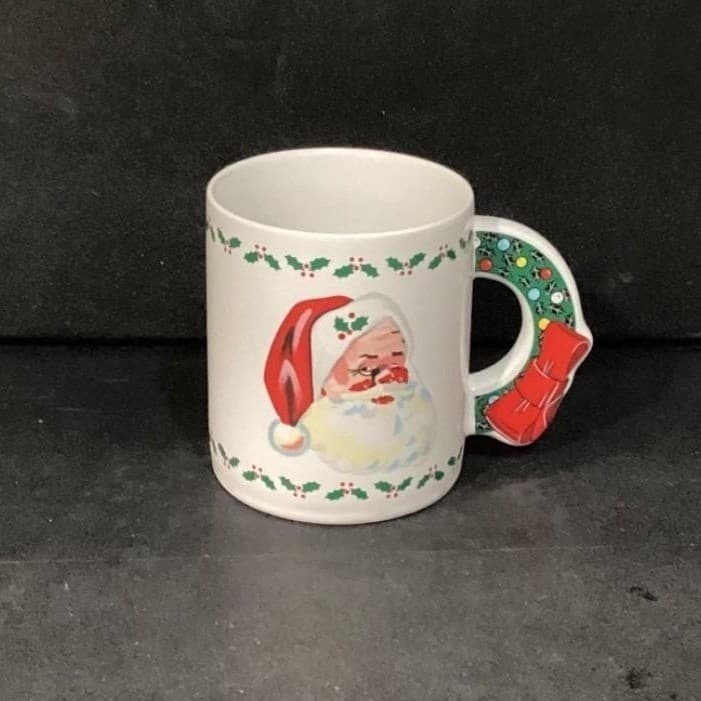 The Love Mug Christmas Santa Coffee Cup, Vintage Wreath Handled Design Drinkware - Thumbnail 2