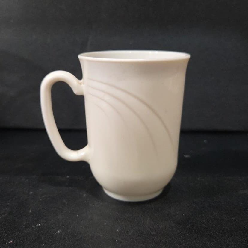 Arcoroc Cypress Coffee Mug, Vintage Off White Embossed Replacement Drinkware - Thumbnail 2